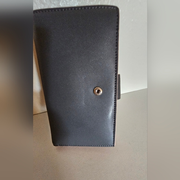 Fendi authentic medium size wallet - Picture 7 of 10